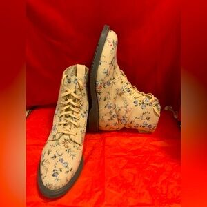 DR. MARTENS